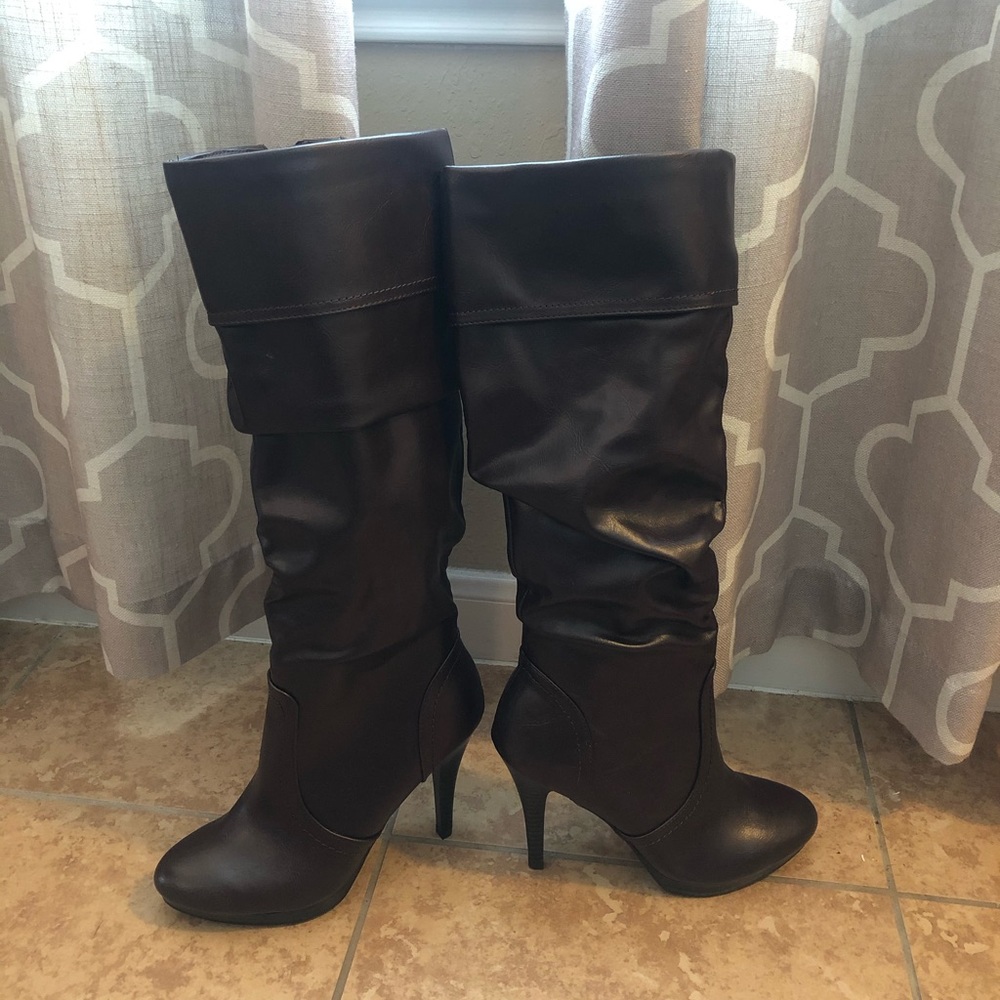 Boots - Picture 2 of 6